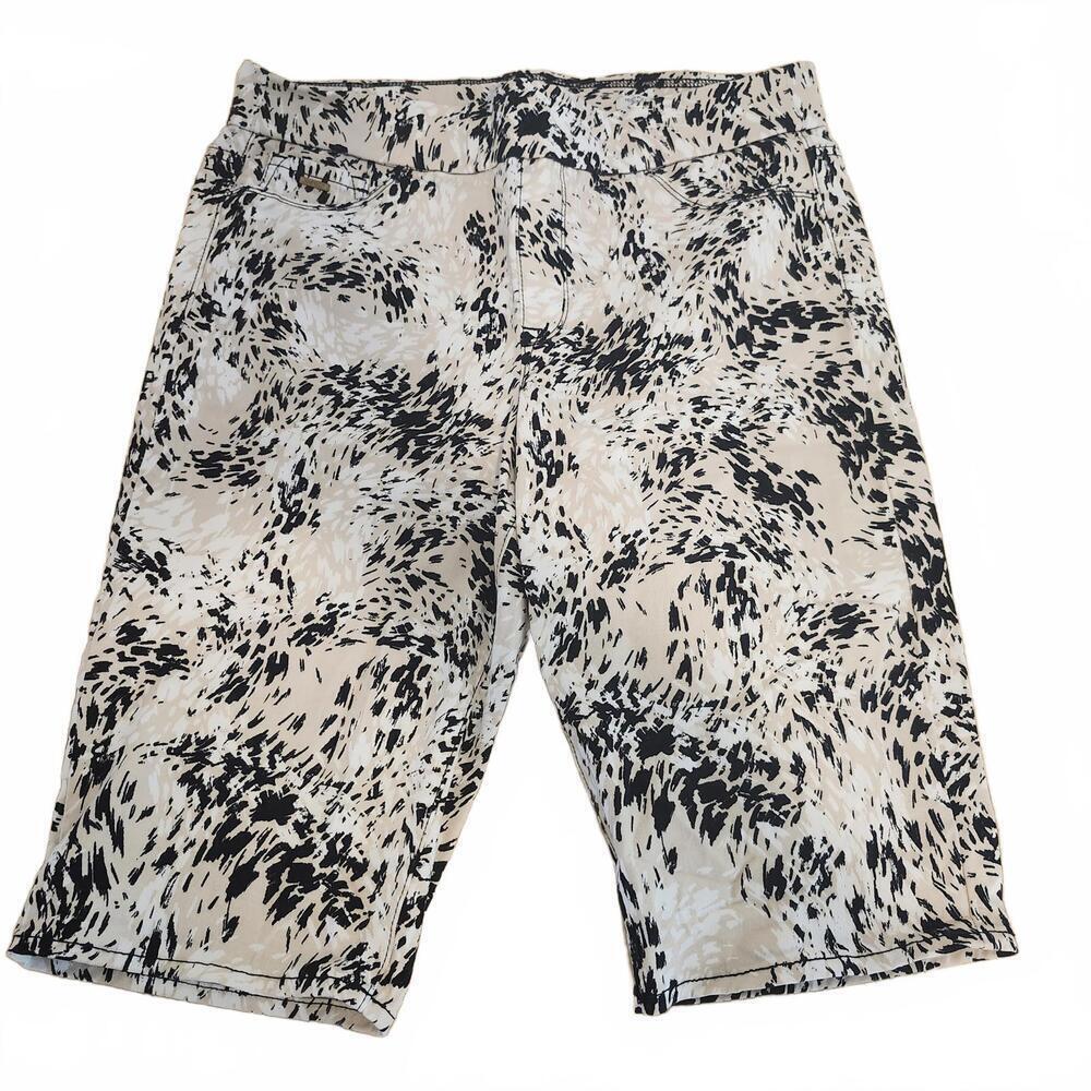 Nine West Women's Casual Shorts Size 12 Black and White Patterned